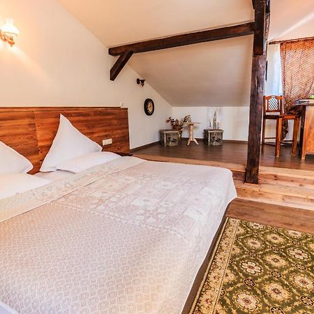 Hotel Bielmann Sînpetru エクステリア 写真