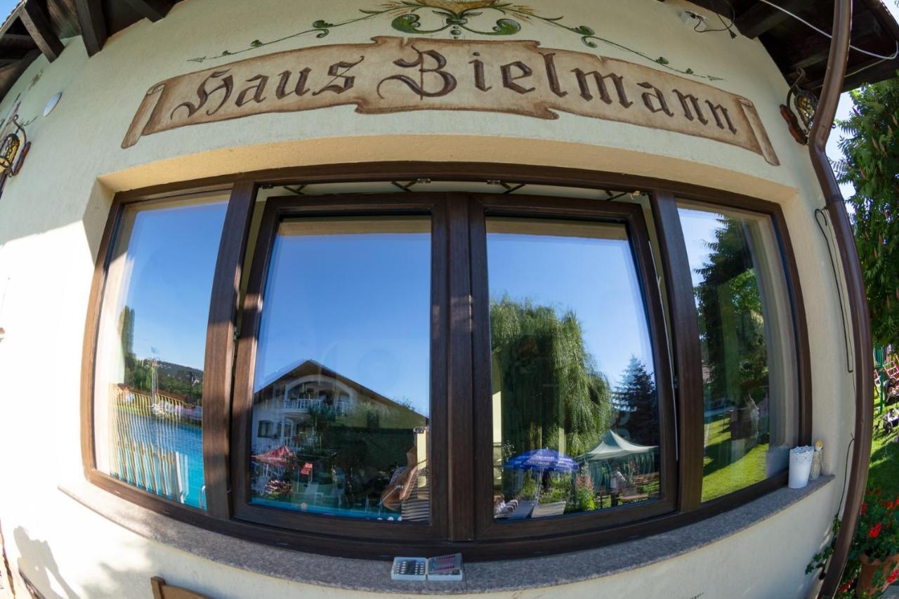 Hotel Bielmann Sînpetru エクステリア 写真