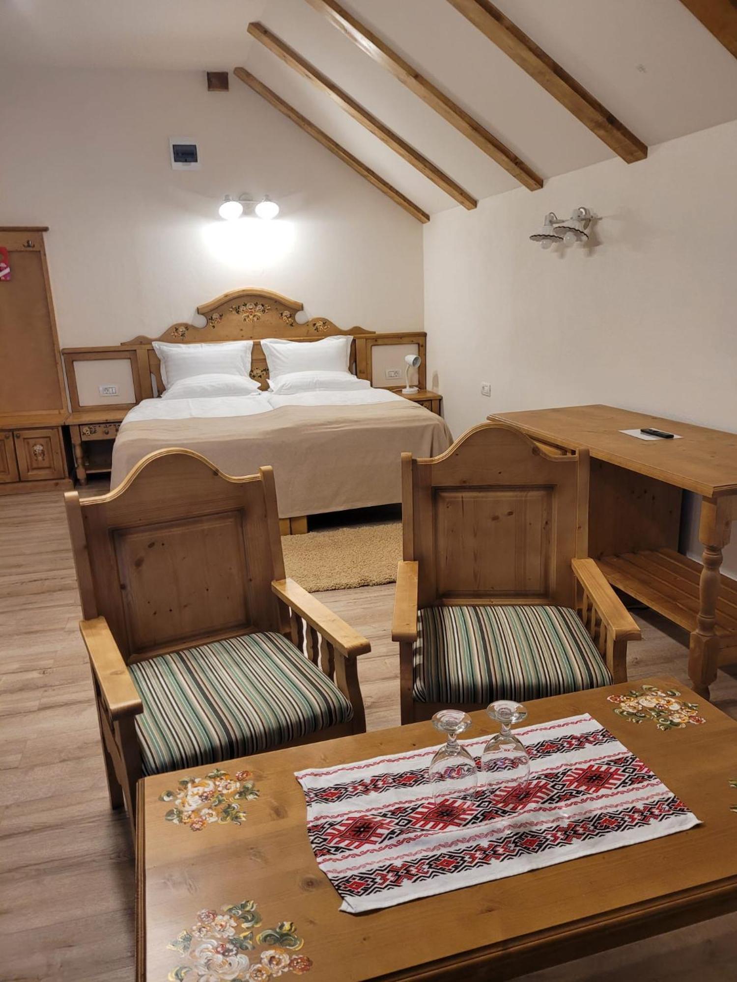 Hotel Bielmann Sînpetru エクステリア 写真