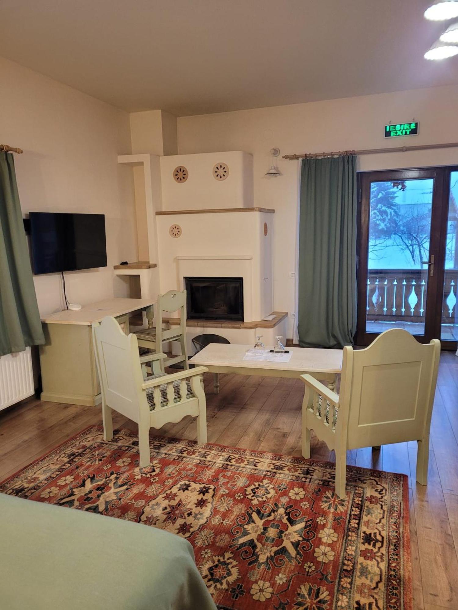 Hotel Bielmann Sînpetru エクステリア 写真