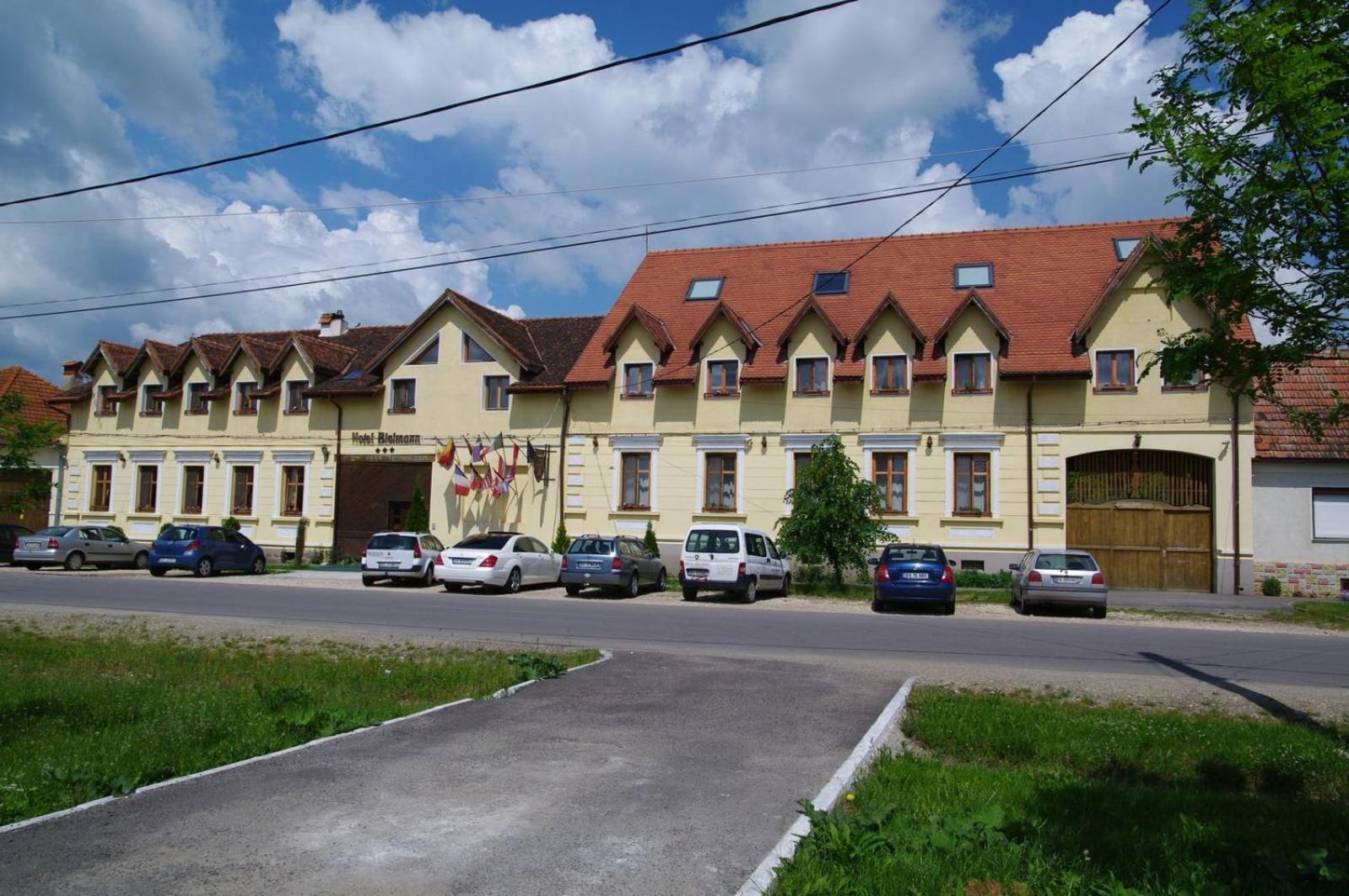 Hotel Bielmann Sînpetru エクステリア 写真