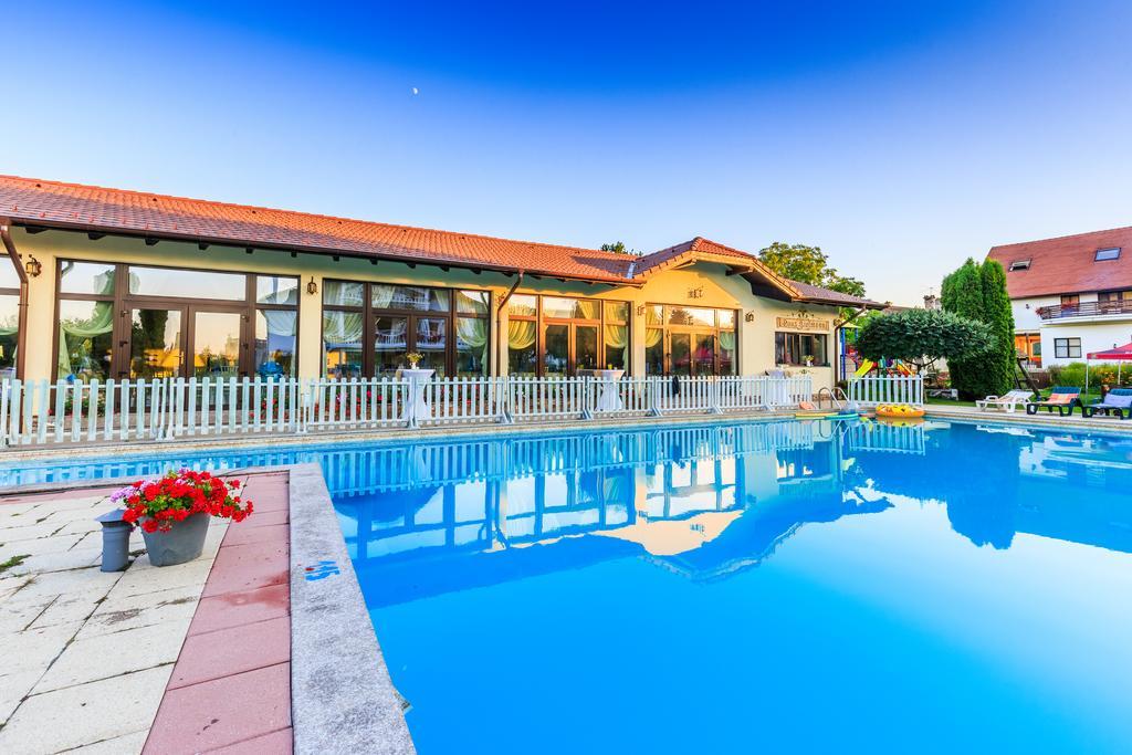 Hotel Bielmann Sînpetru エクステリア 写真